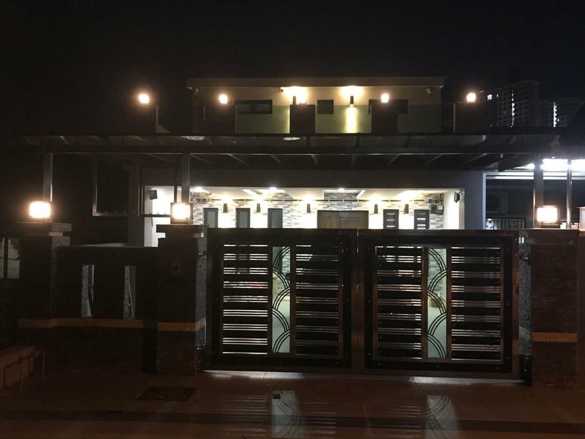 Homestay Stardow~星窗名宿~ Джохор-Бару Экстерьер фото